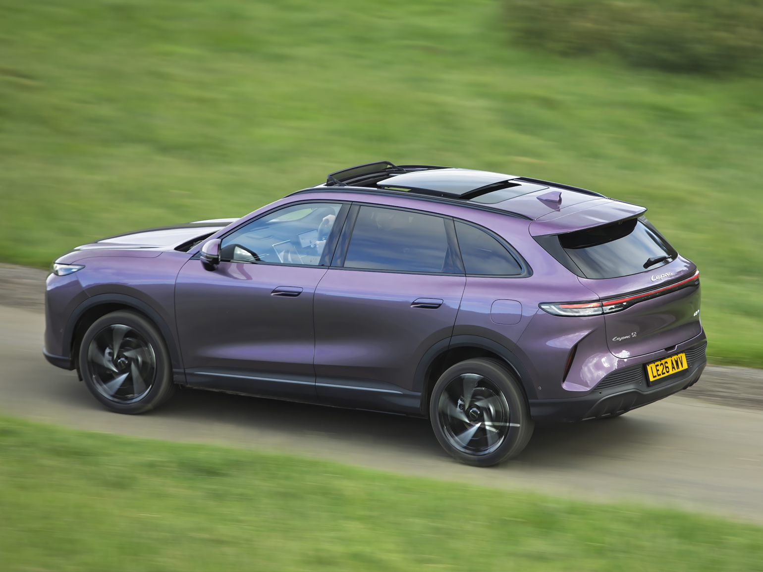 LEPAS L8 SUV driving, purple exterior